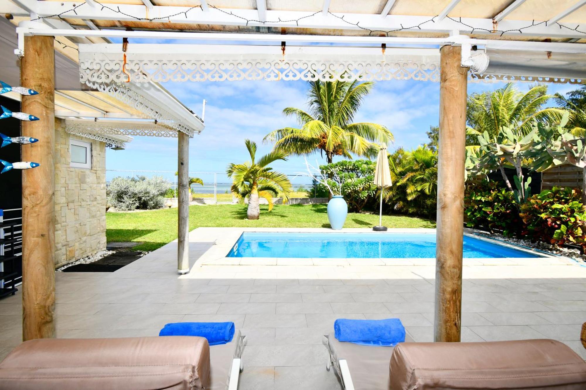 Chalet Kestrel With Pool On The Beach Riambel Eksteriør billede
