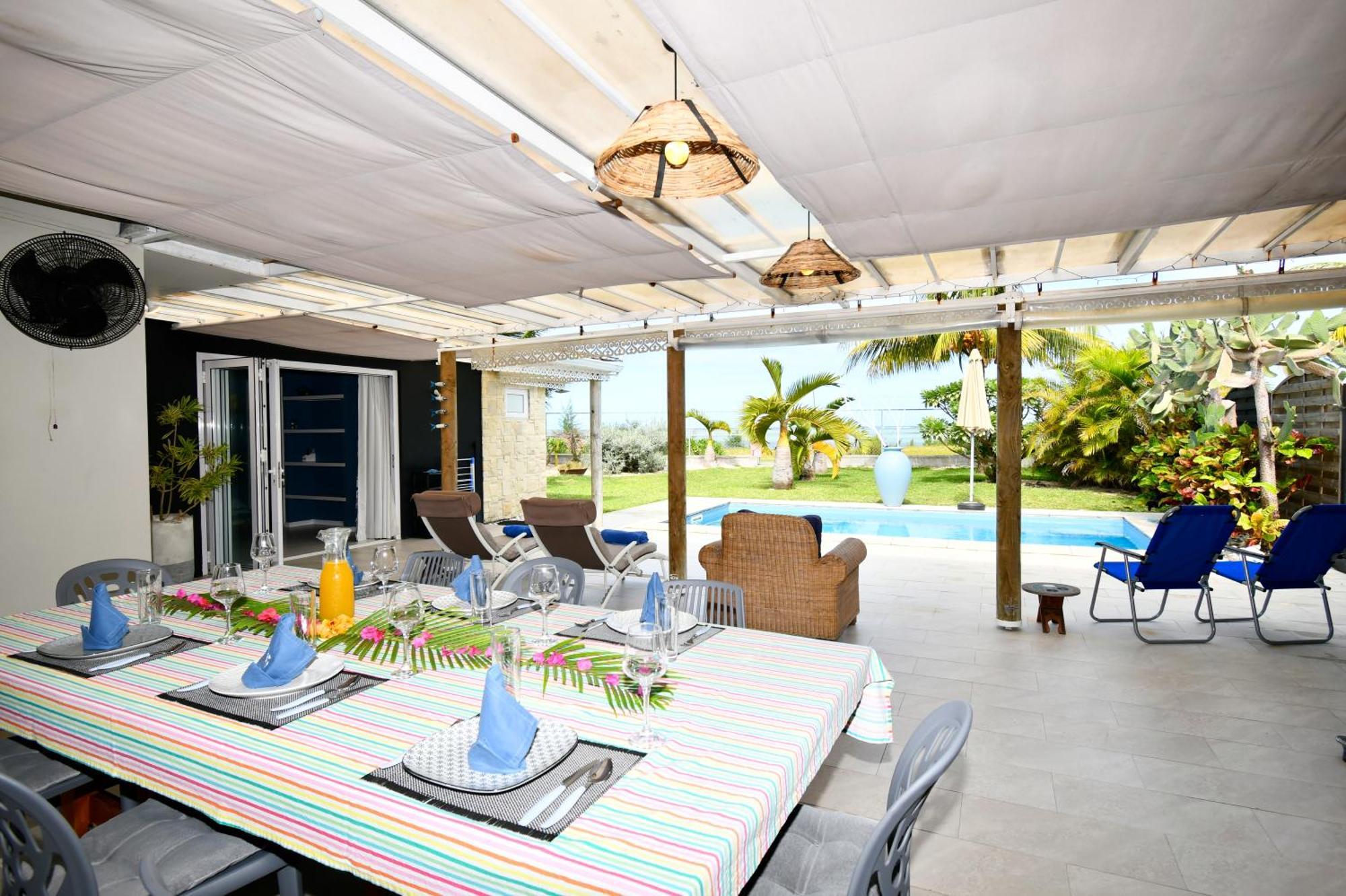 Chalet Kestrel With Pool On The Beach Riambel Eksteriør billede